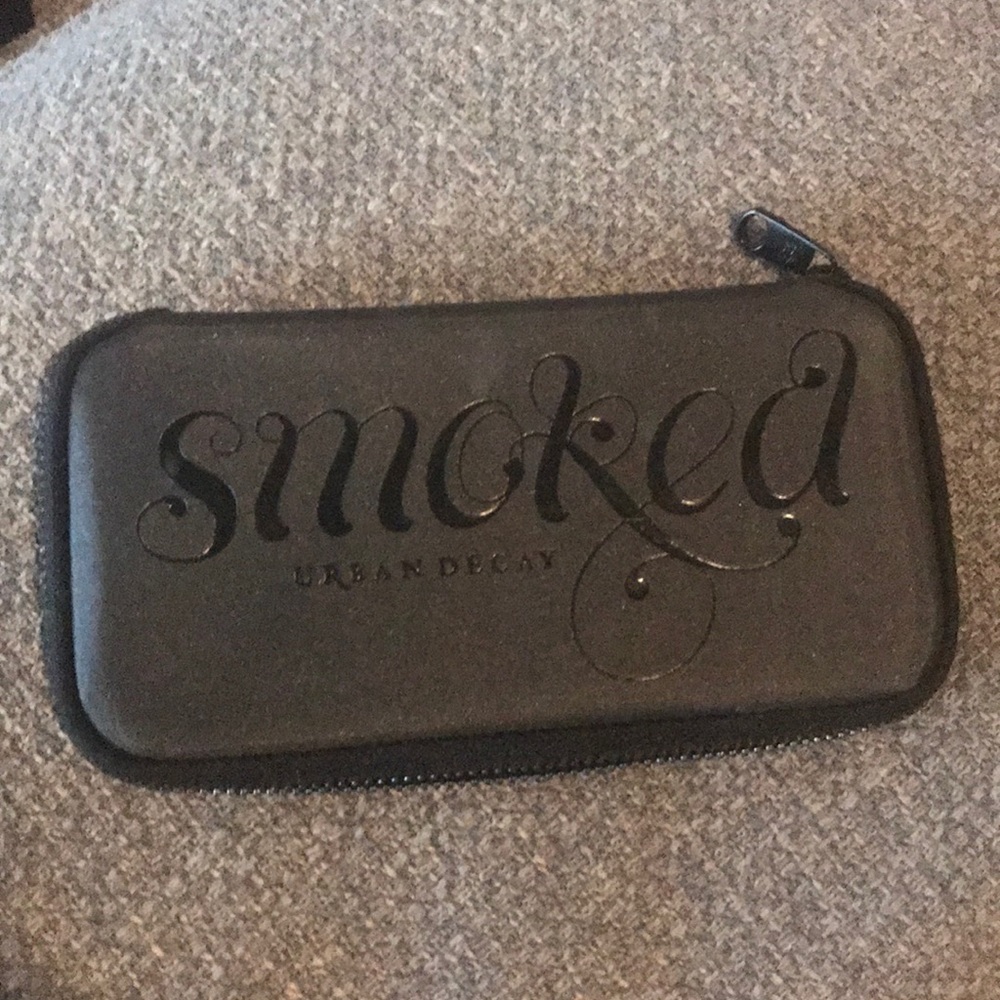 Urban Decay Smoked Eyeshadow Palette